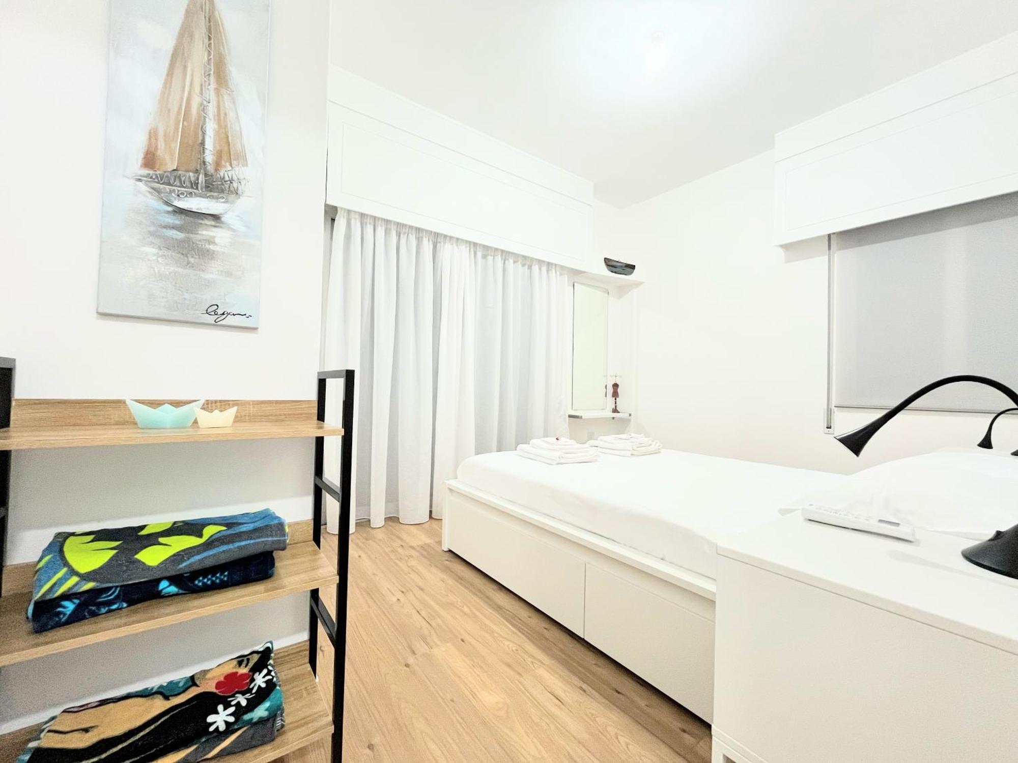 Modern Apartment Near Mckenzie Beach Larnaca Exteriör bild