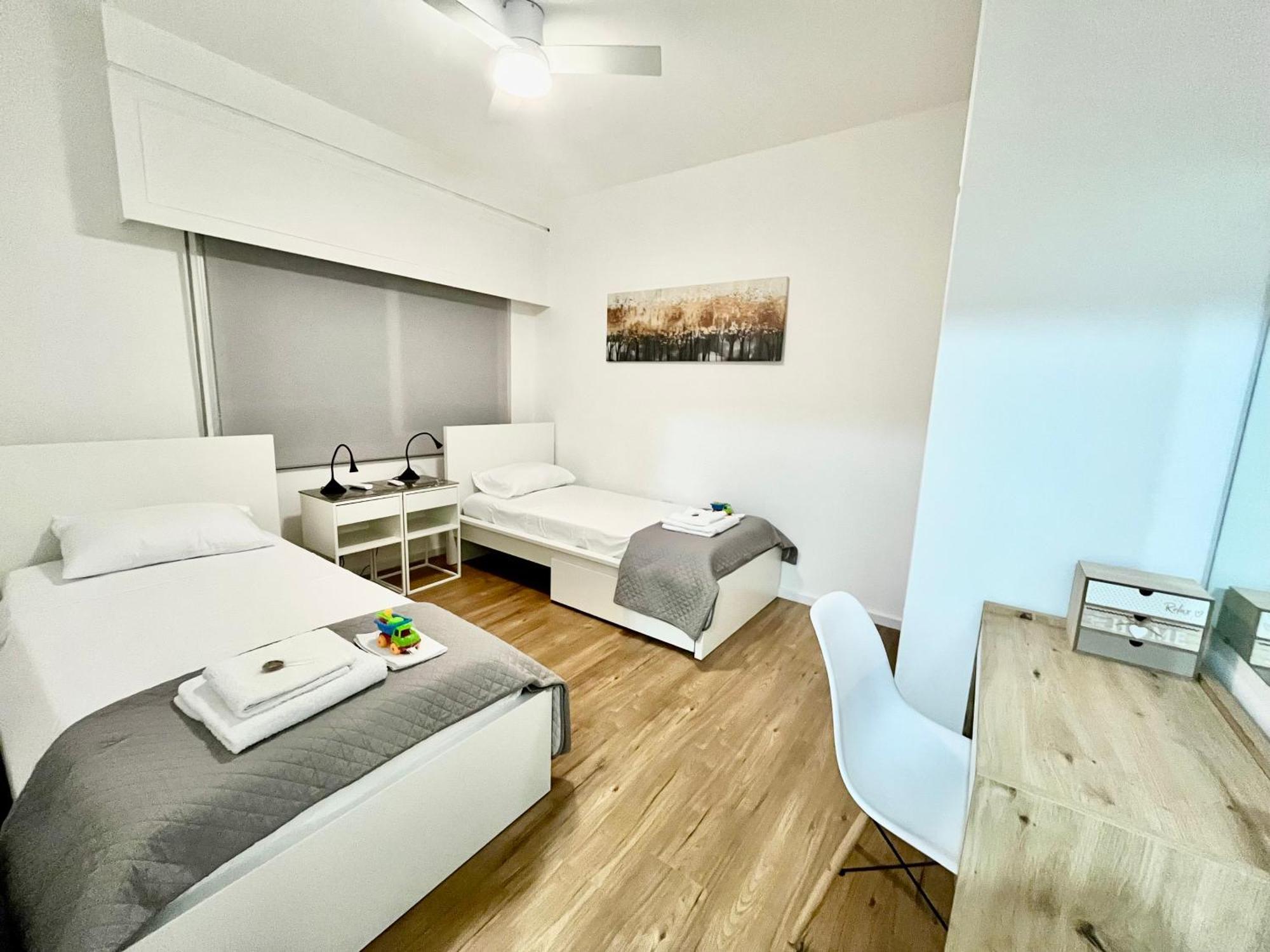 Modern Apartment Near Mckenzie Beach Larnaca Exteriör bild
